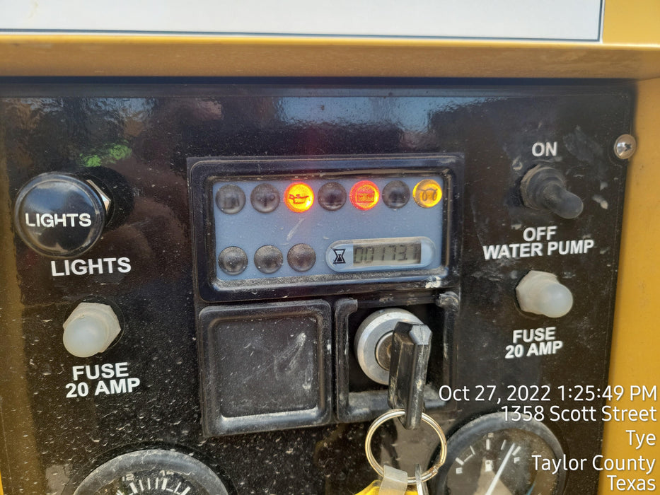 2021 Vac-Tron LP573XDT 500 Gallon Debris Tank w/ Hydraulic Tilt, two (2) 100 Gallon Water Tanks, Low Profile Torsion Axles (12,000 GVWR)