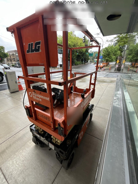 2022 JLG ES1330L