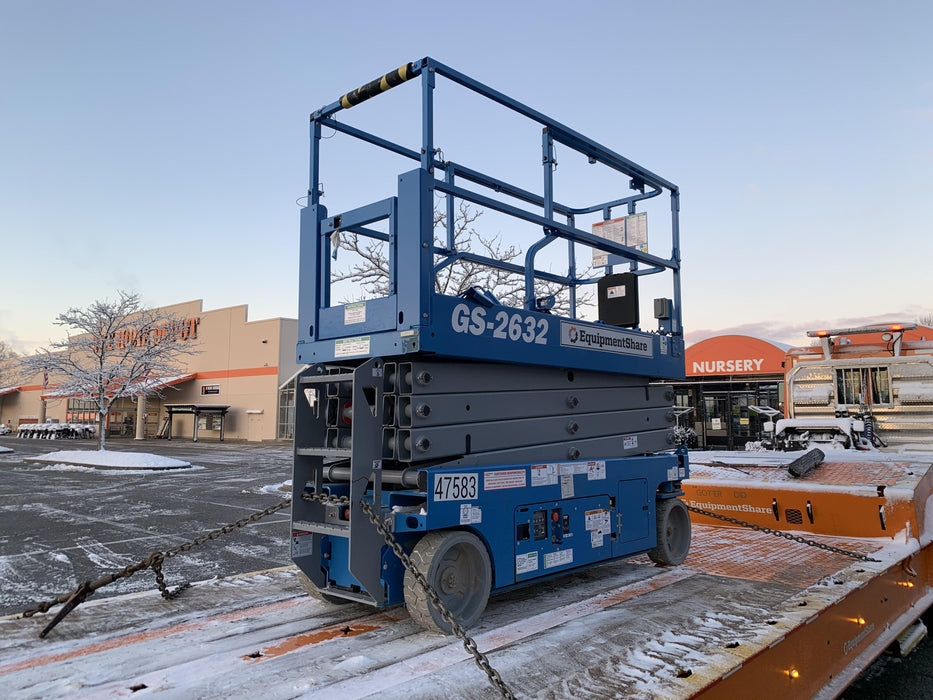 2019 Genie GS-2632 Folding rails with half height swing gate