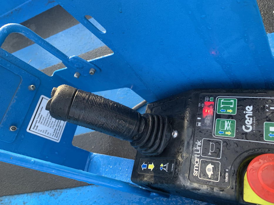 2019 Genie GS-3232 Folding rails with half height swing gate, 800 Amp Inverter