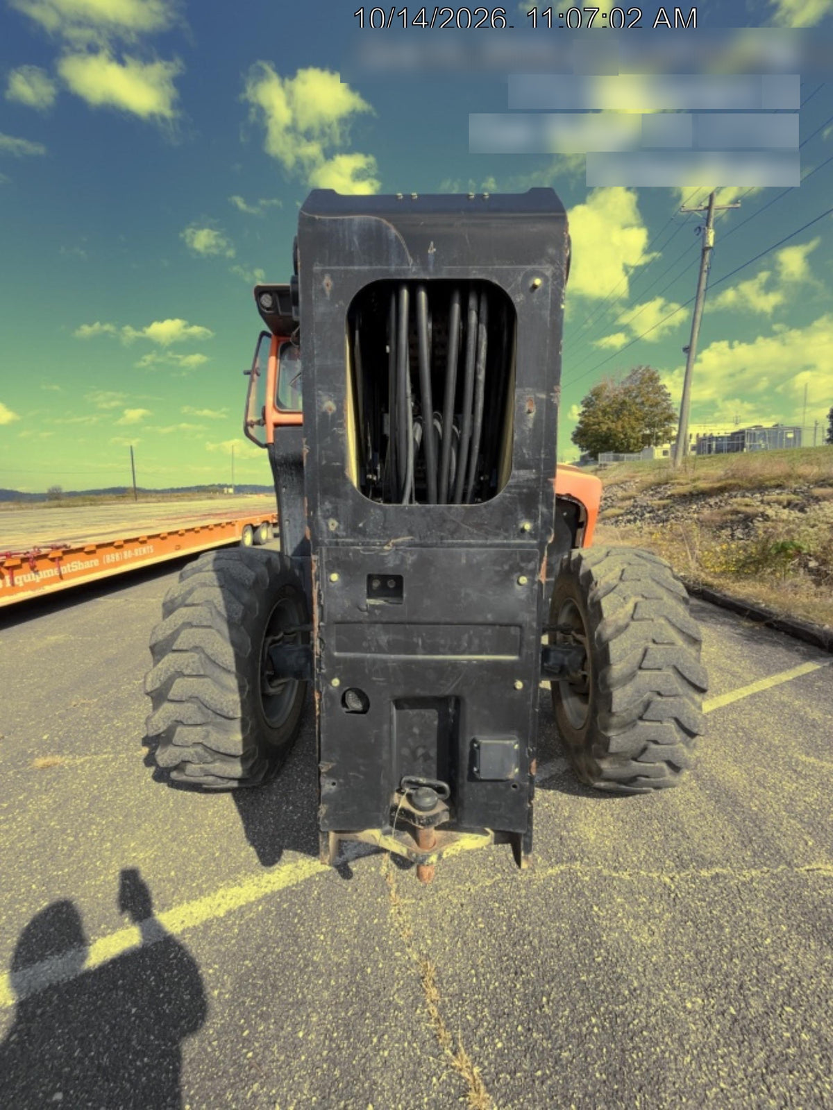 2022 JLG 1075