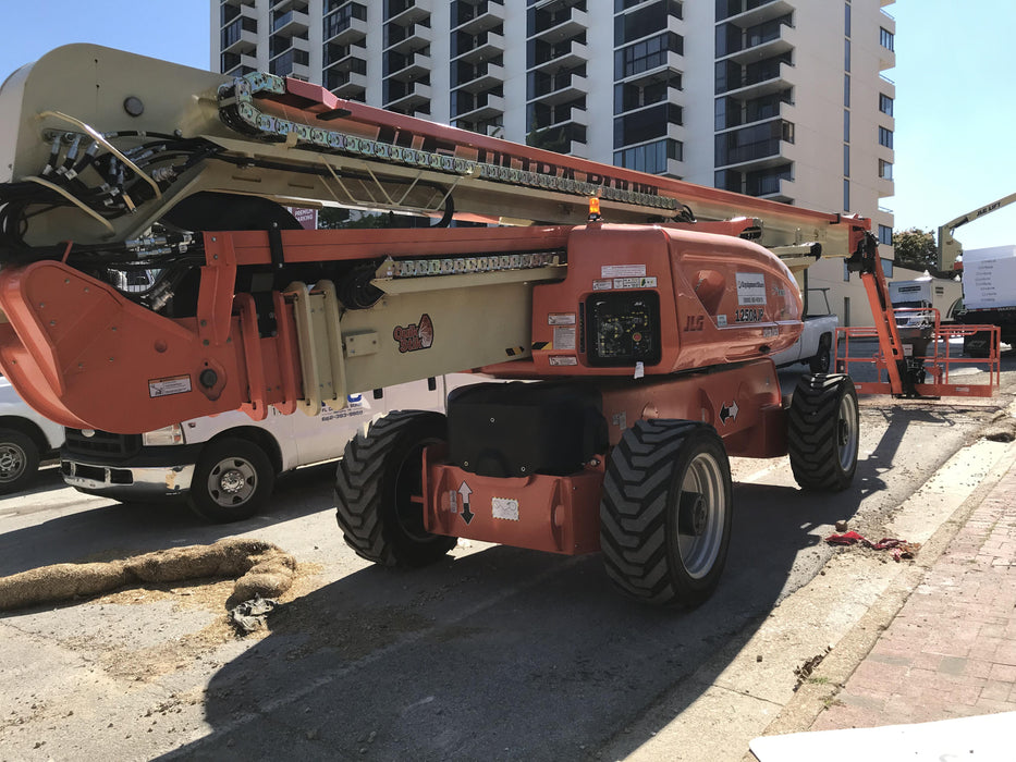 2019 JLG 1250AJP