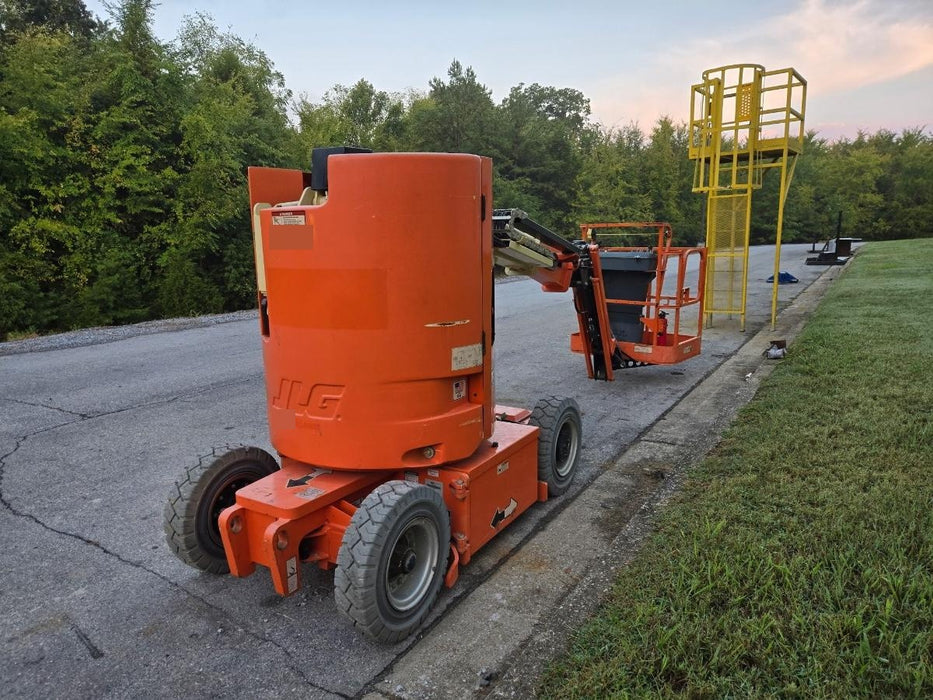 2019 JLG E300AJP