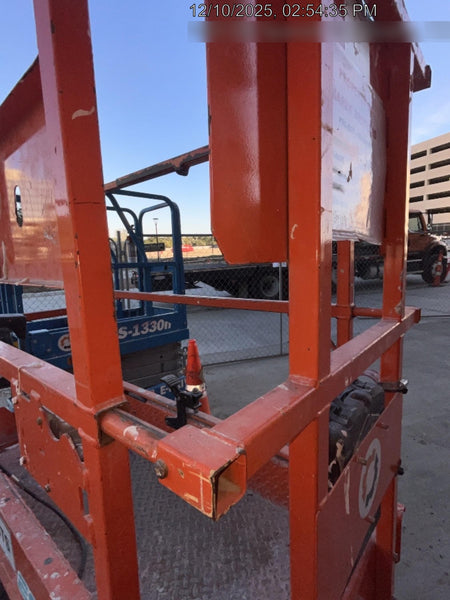 2021 JLG ES1330L