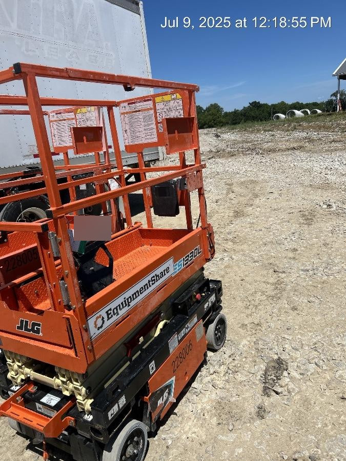 2022 JLG ES1330L