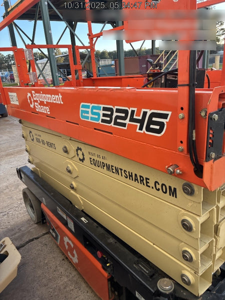 2023 JLG ES3246