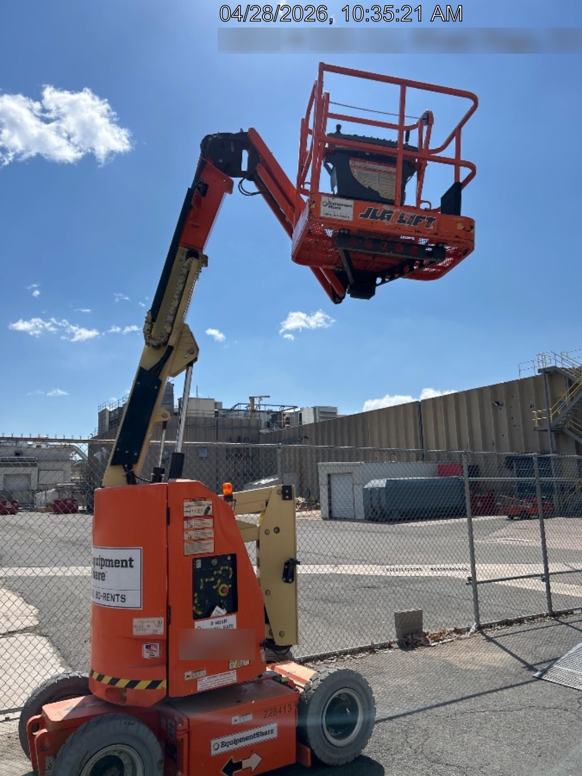 2022 JLG E300AJP