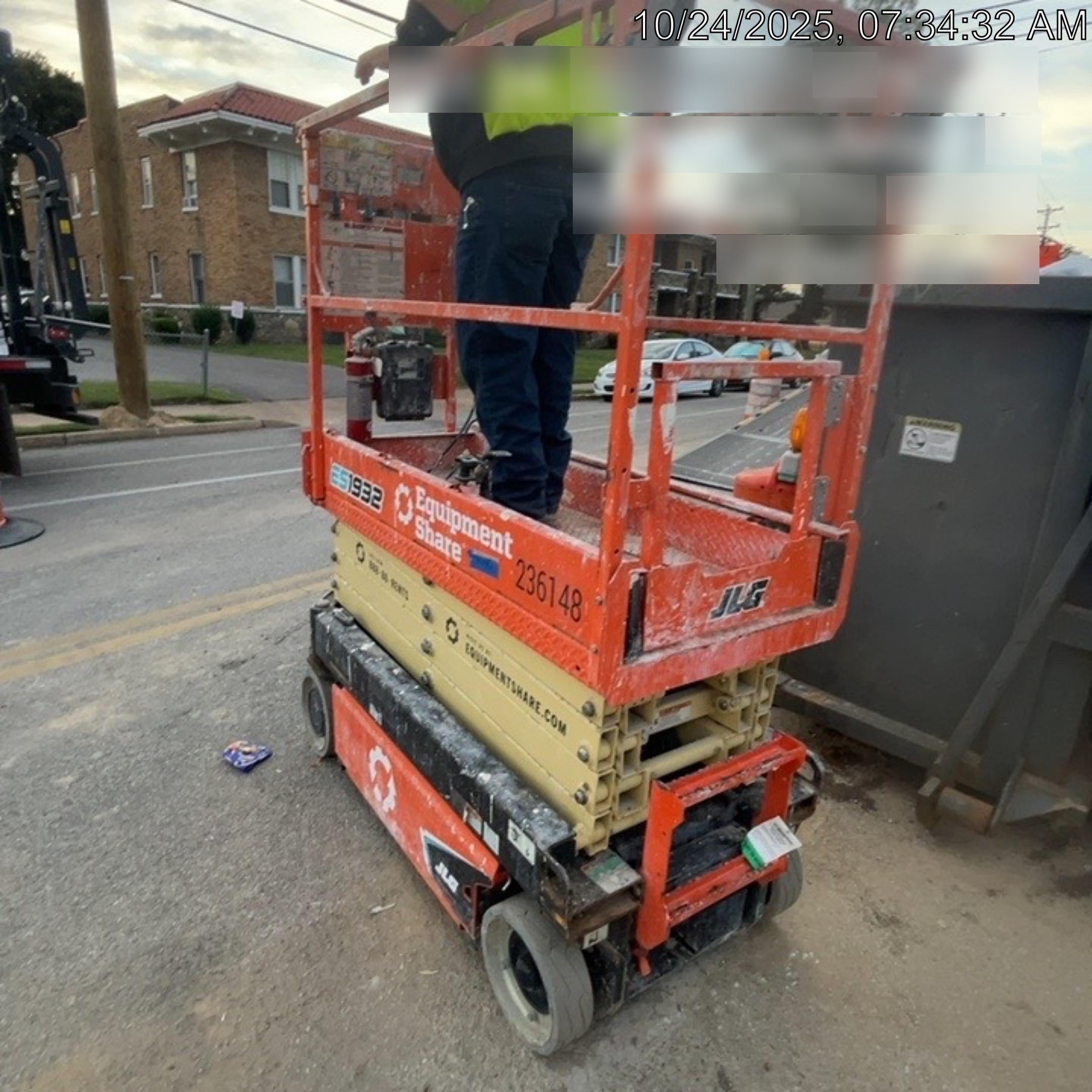 2022 JLG ES1932