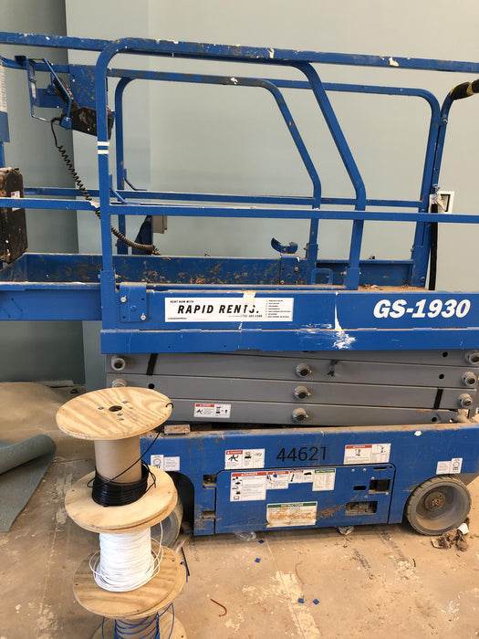 2019 Genie GS-1930 Fixed rails with chain Entry