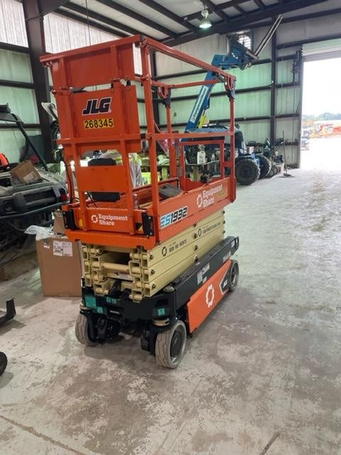 2022 JLG ES1932