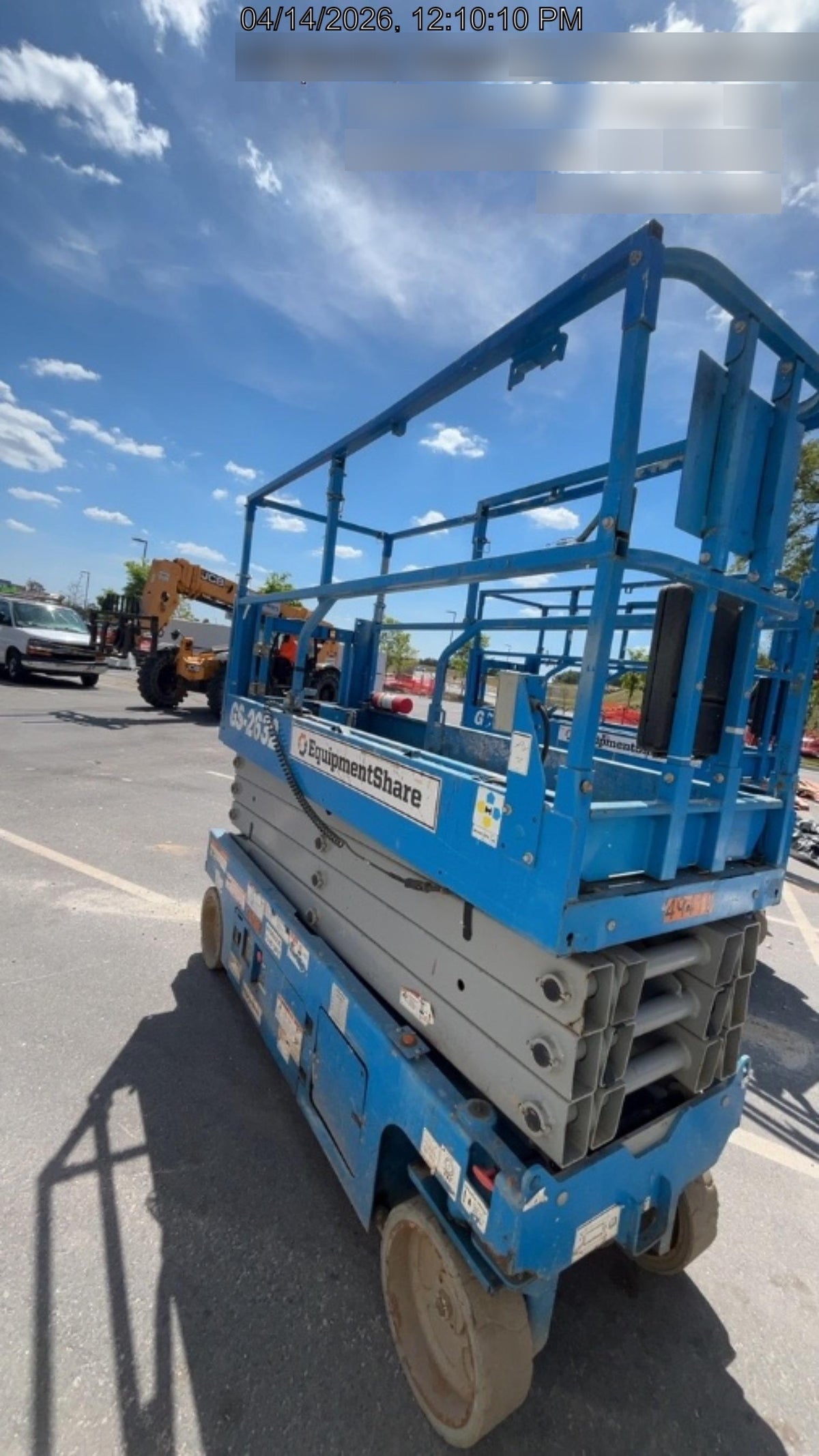 2019 Genie GS-2632 Folding rails with half height swing gate