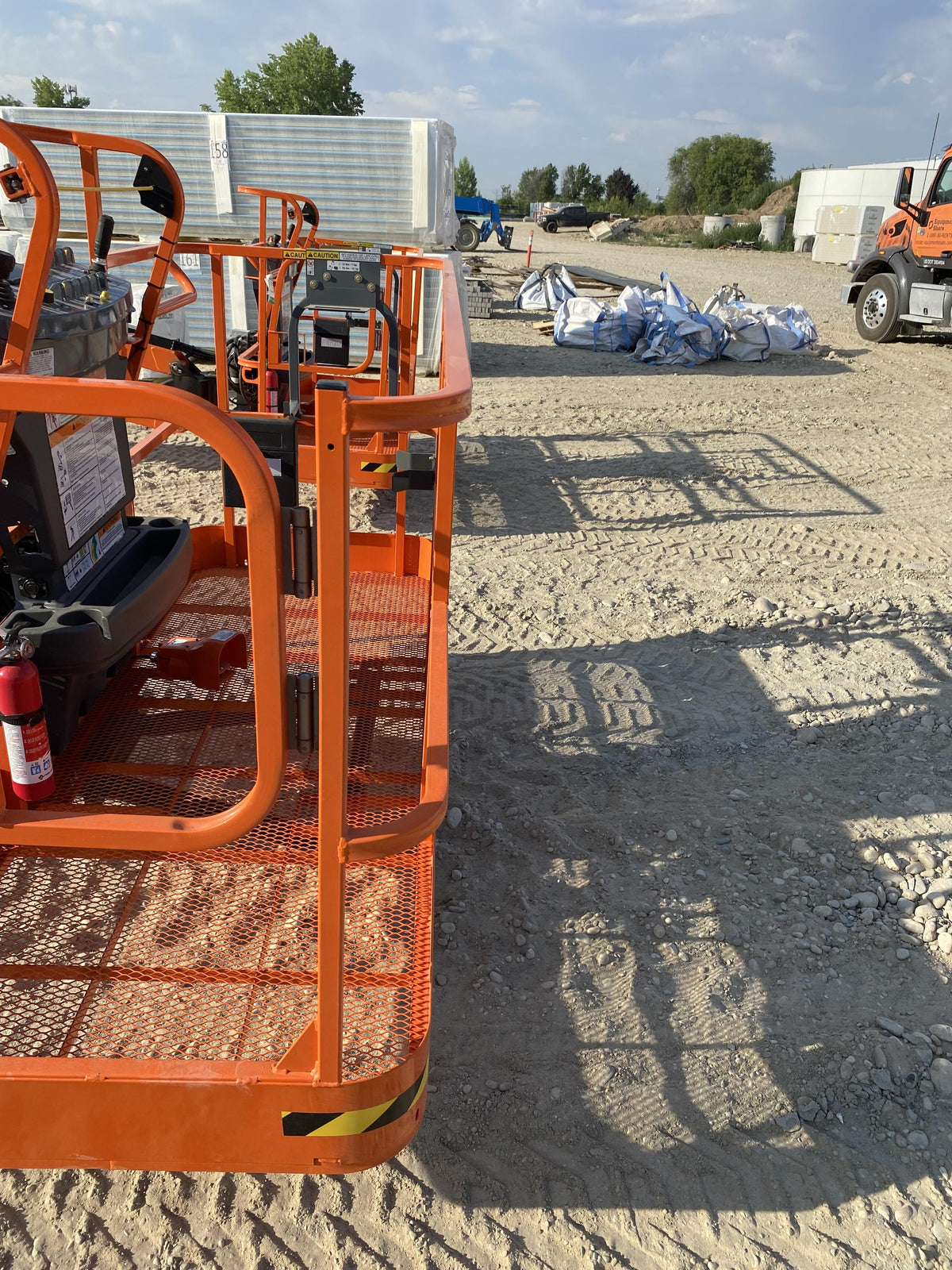 2023 JLG 660SJ
