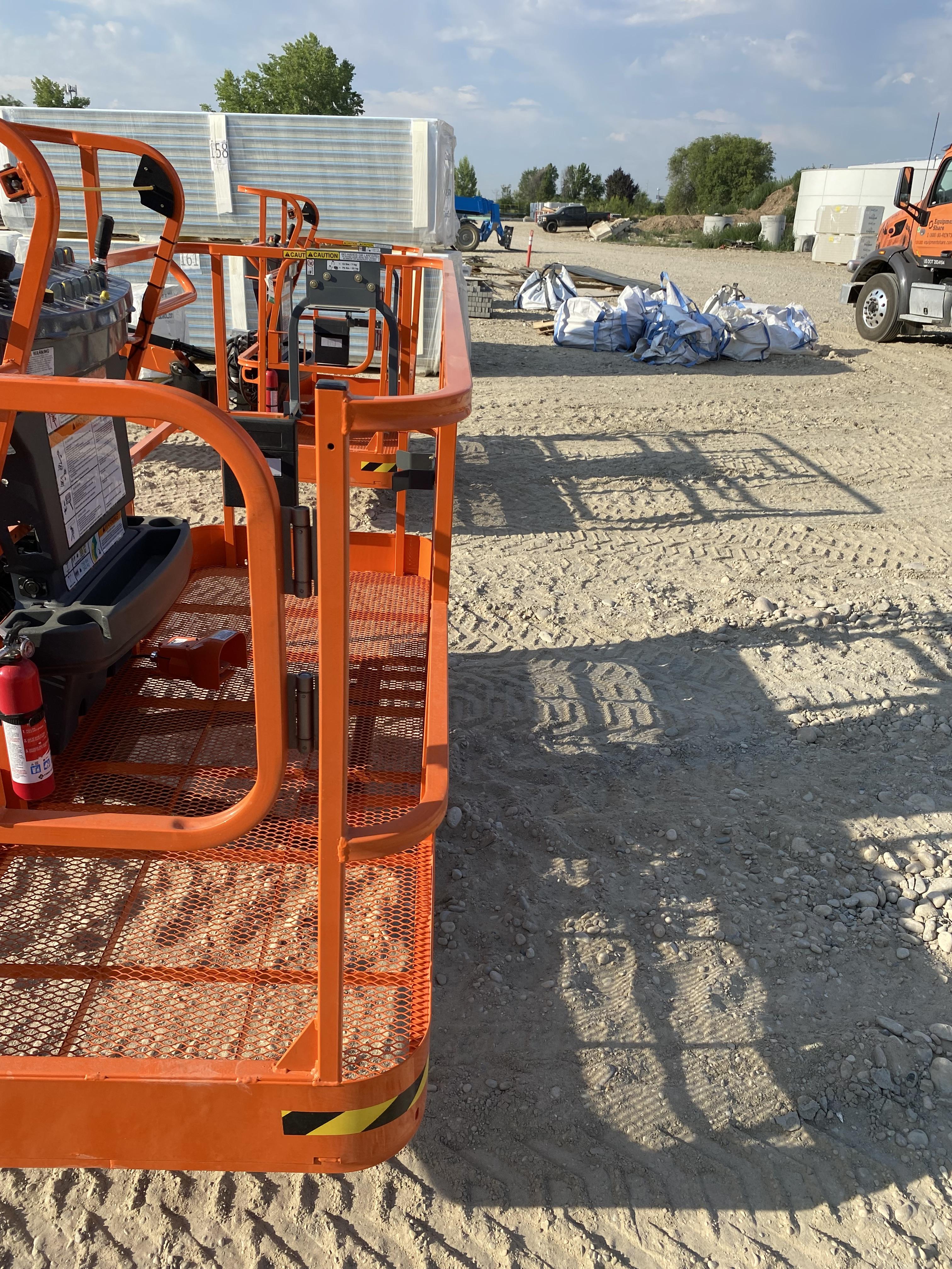 2023 JLG 660SJ
