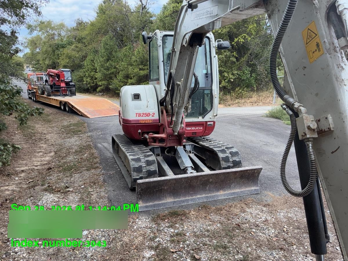 2022 TAKEUCHI TB250-2CR
