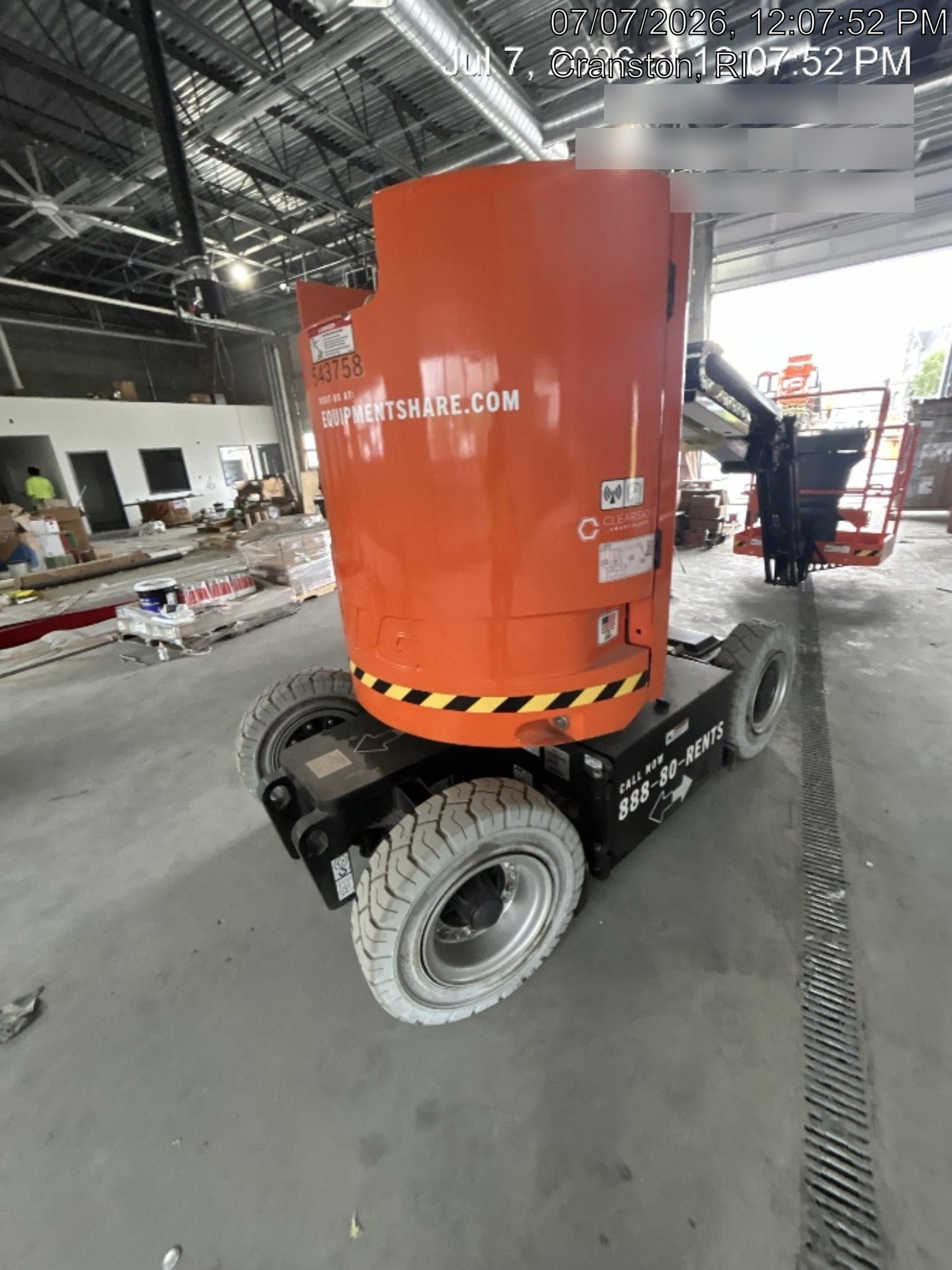 2025 JLG E300AJP