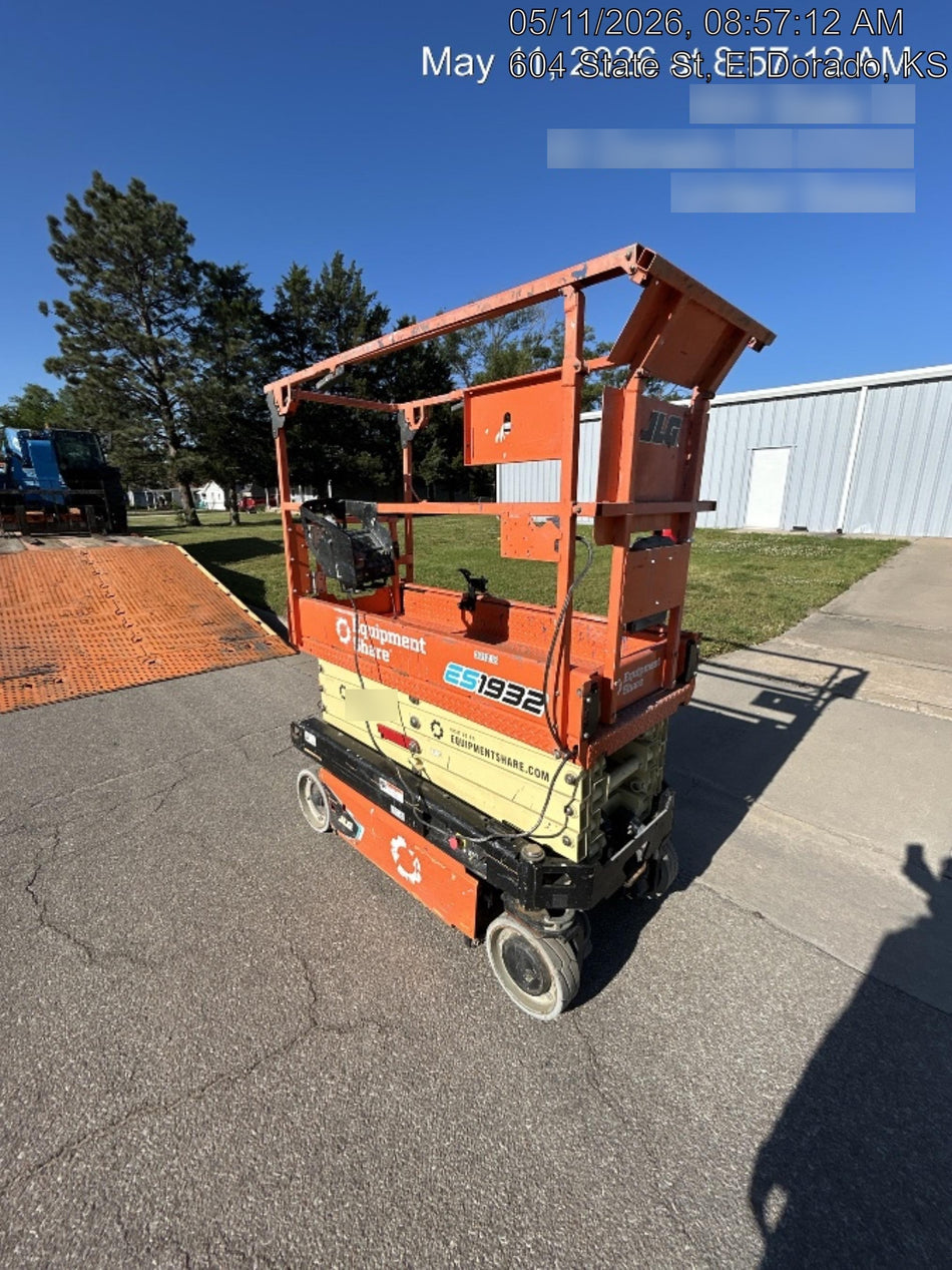 2023 JLG ES1932