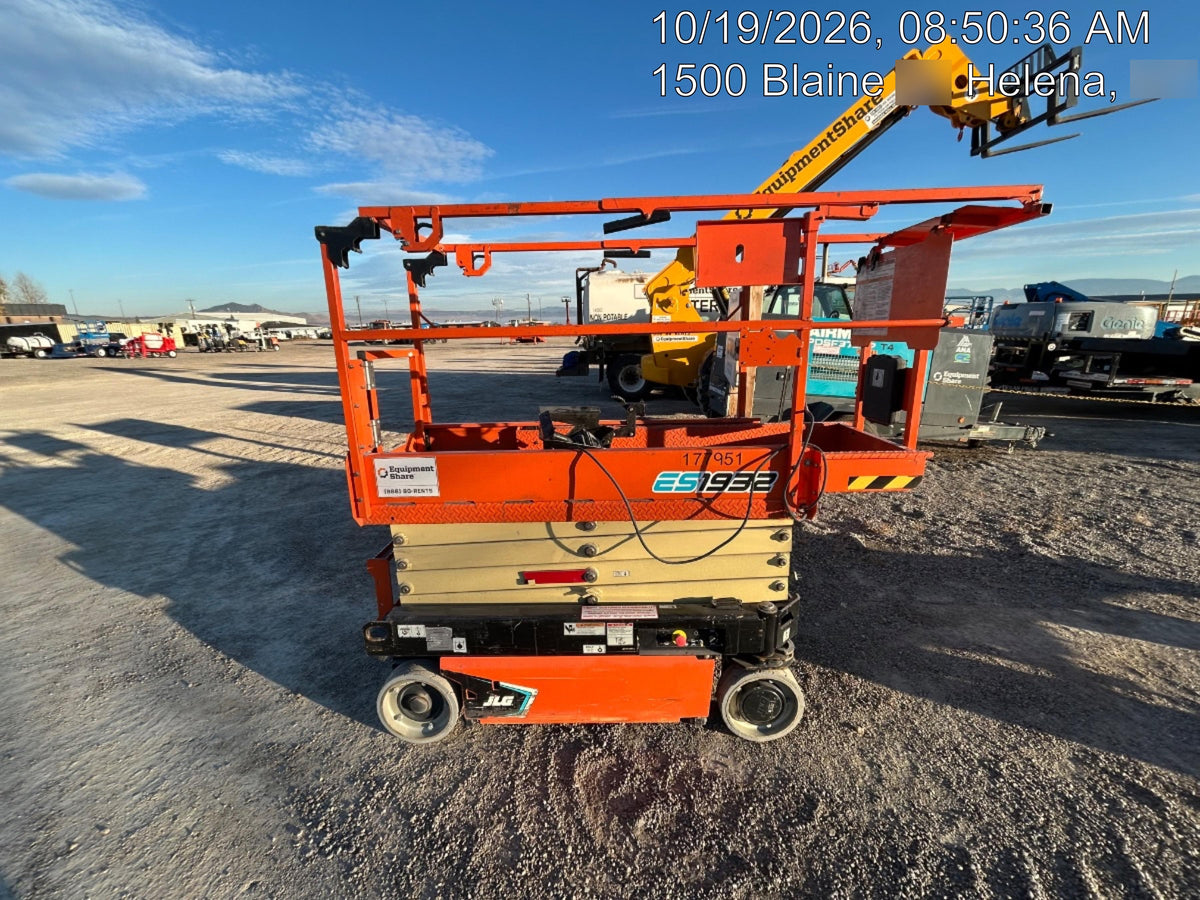 2021 JLG ES1932