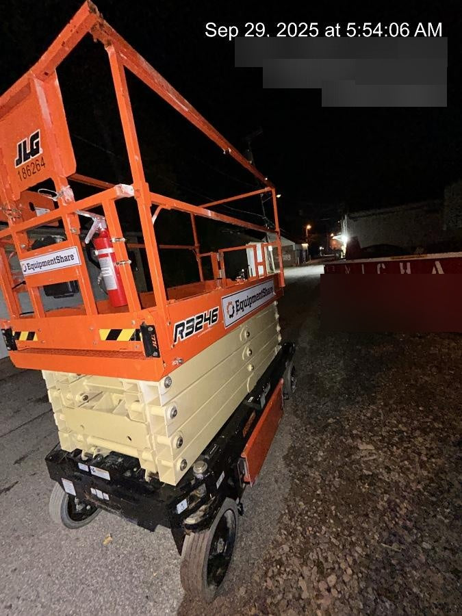 2021 JLG R3246