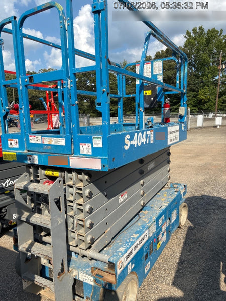 2019 Genie GS-4047 Folding rails with half height swing gate