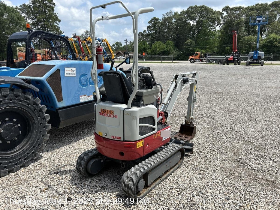 2018 Genie GTH-844 GTH-844 w/Open ROPS, Solid Tires, beacon/work lights, 60" carriage/forks