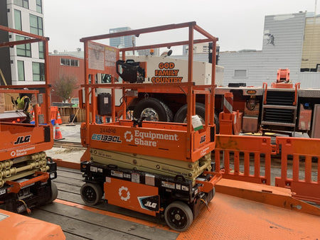 2022 JLG ES1330L