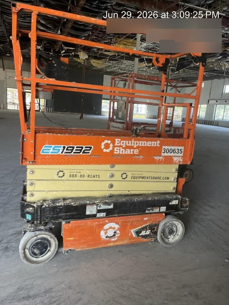 2023 JLG ES1932