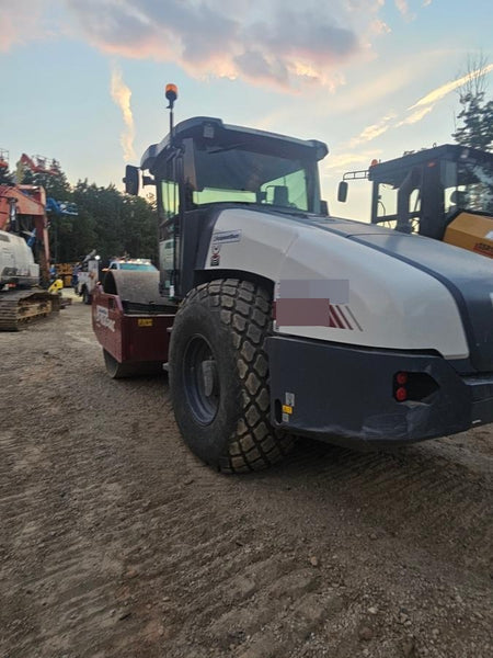 2023 DYNAPAC CA2500D