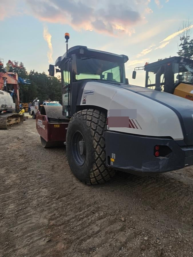 2023 DYNAPAC CA2500D