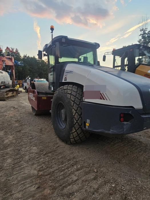 2023 DYNAPAC CA2500D