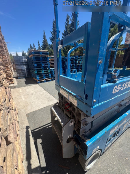 2020 Genie GS-1930 Solid Non Marking Tires, Beacon, Folding rails with half height swing gate, 800W Inverter