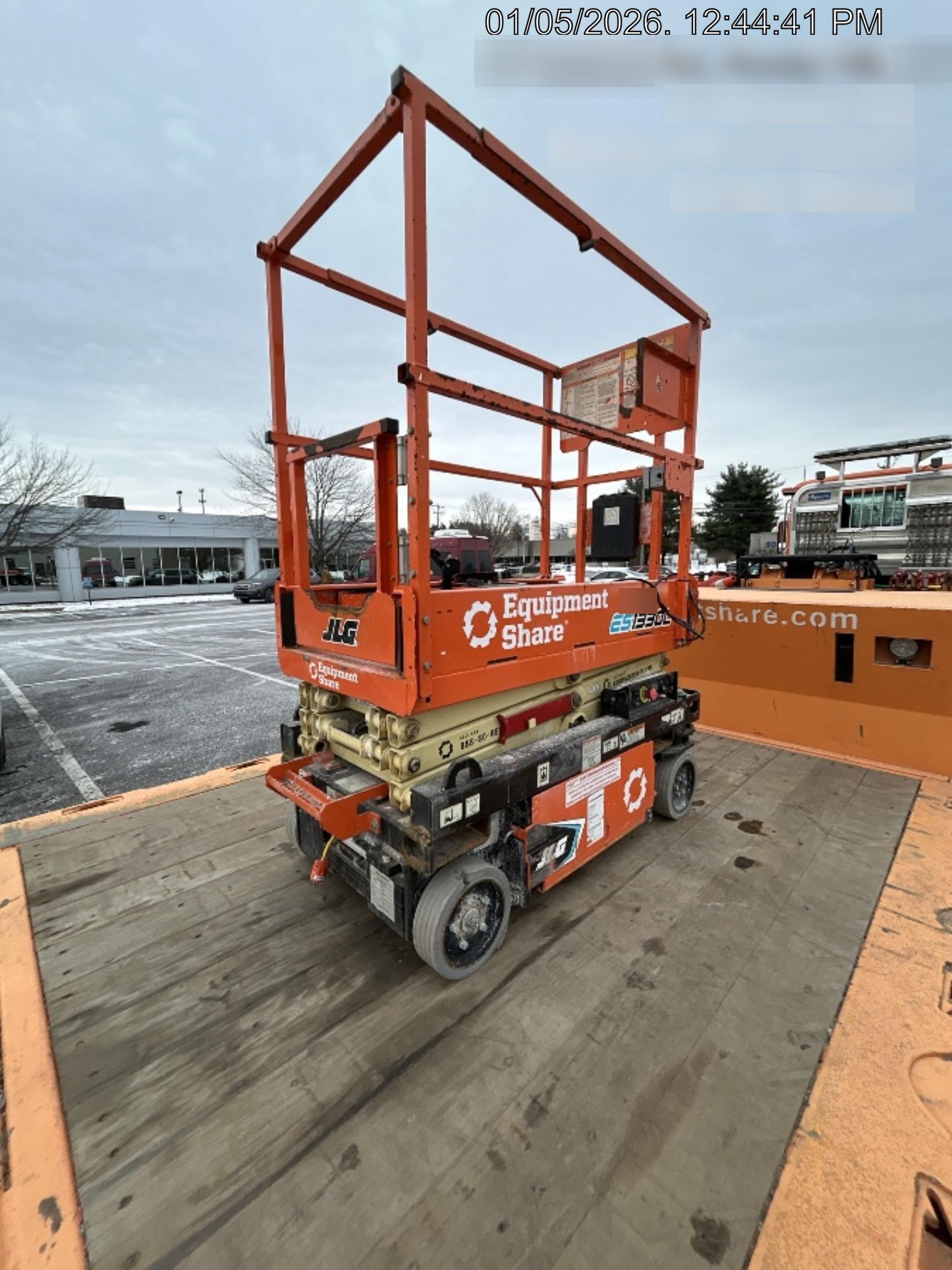 2022 JLG ES1330L
