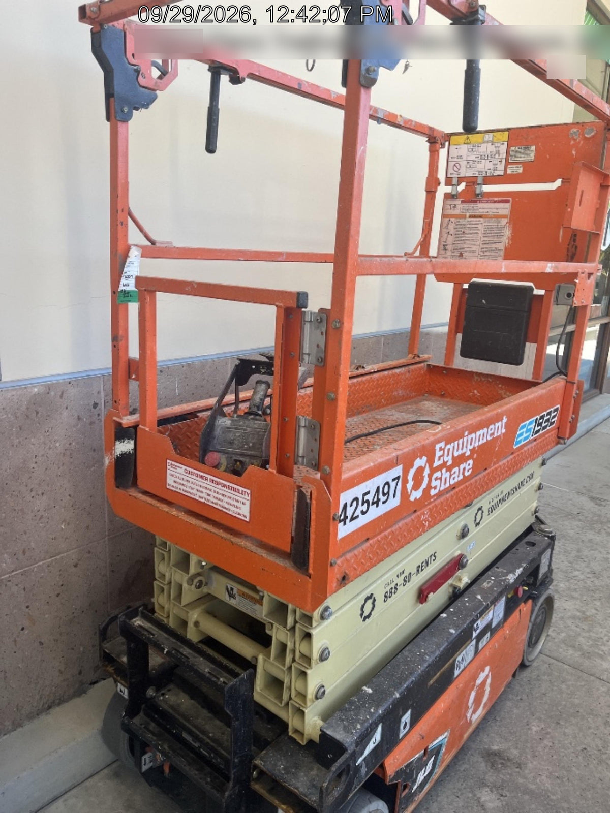 2024 JLG ES1932