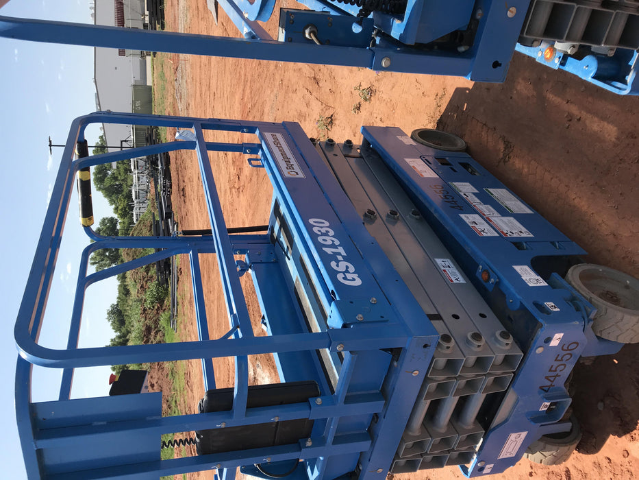 2019 Genie GS-1930 Fixed rails with chain Entry