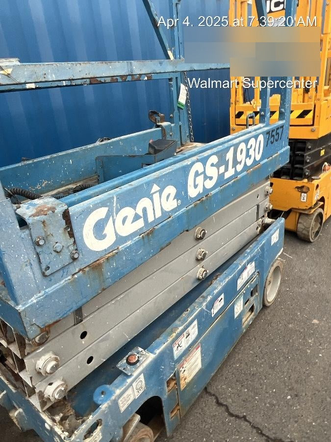 2017 Genie GS-1930 Genie GS-1930 Lift w/Fixed Rail and Chain Entry