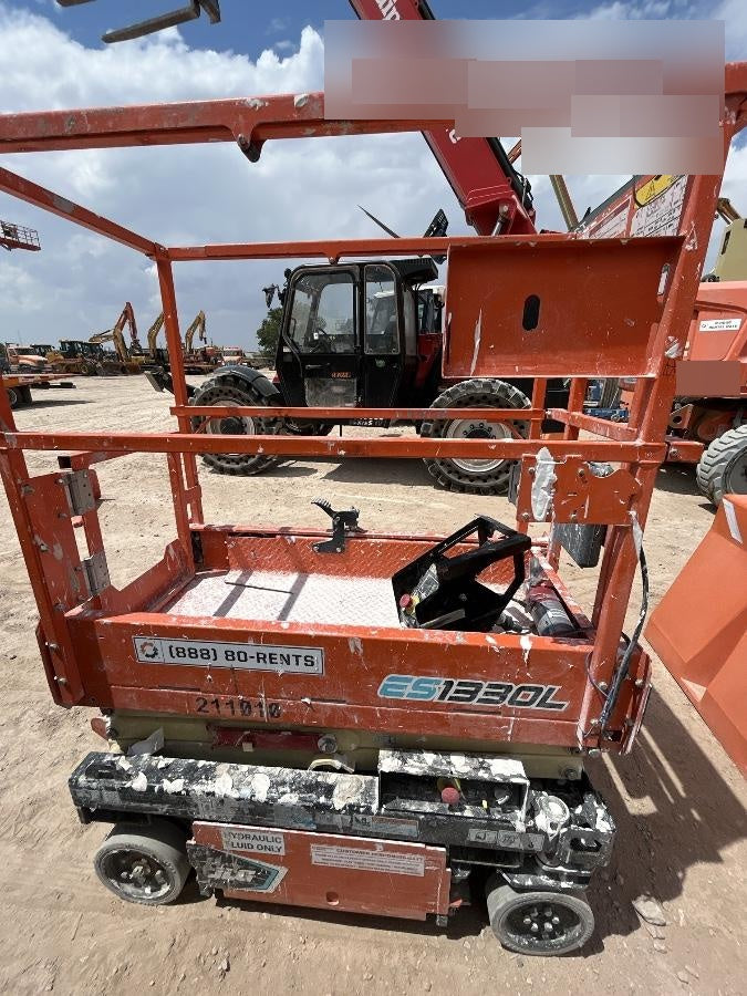 2022 JLG ES1330L