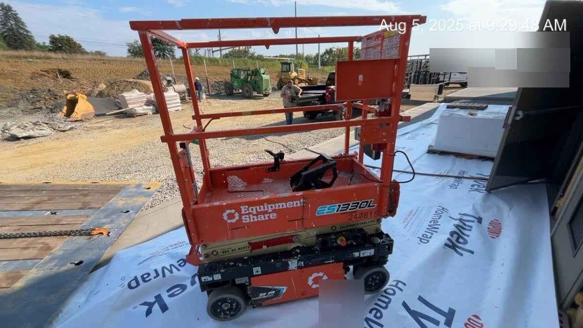 2022 JLG ES1330L