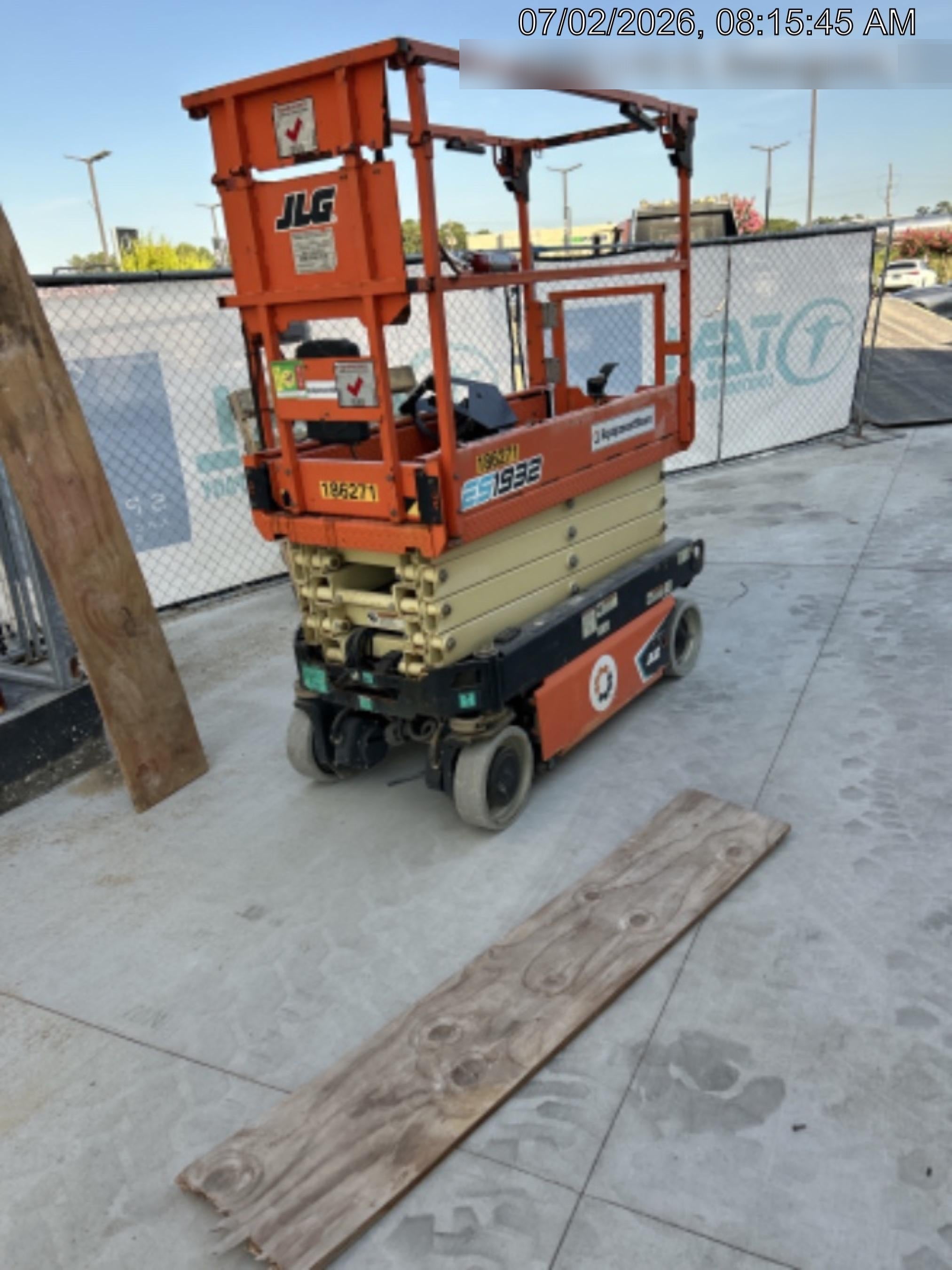 2021 JLG ES1932