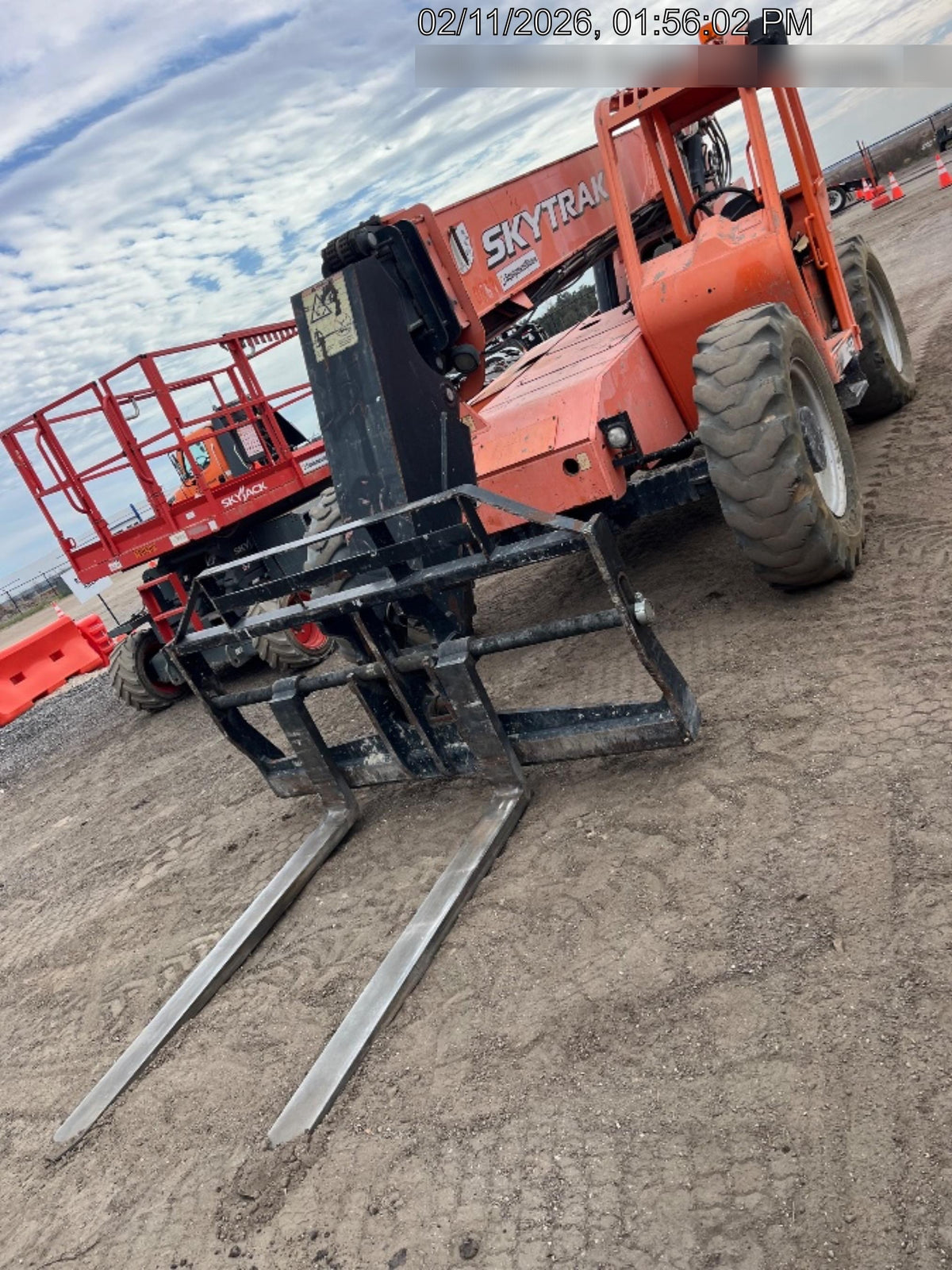 2017 Skytrak 6042 42' REACH, PALLET FORKS, 6k, FOAM FILLED TIRES
