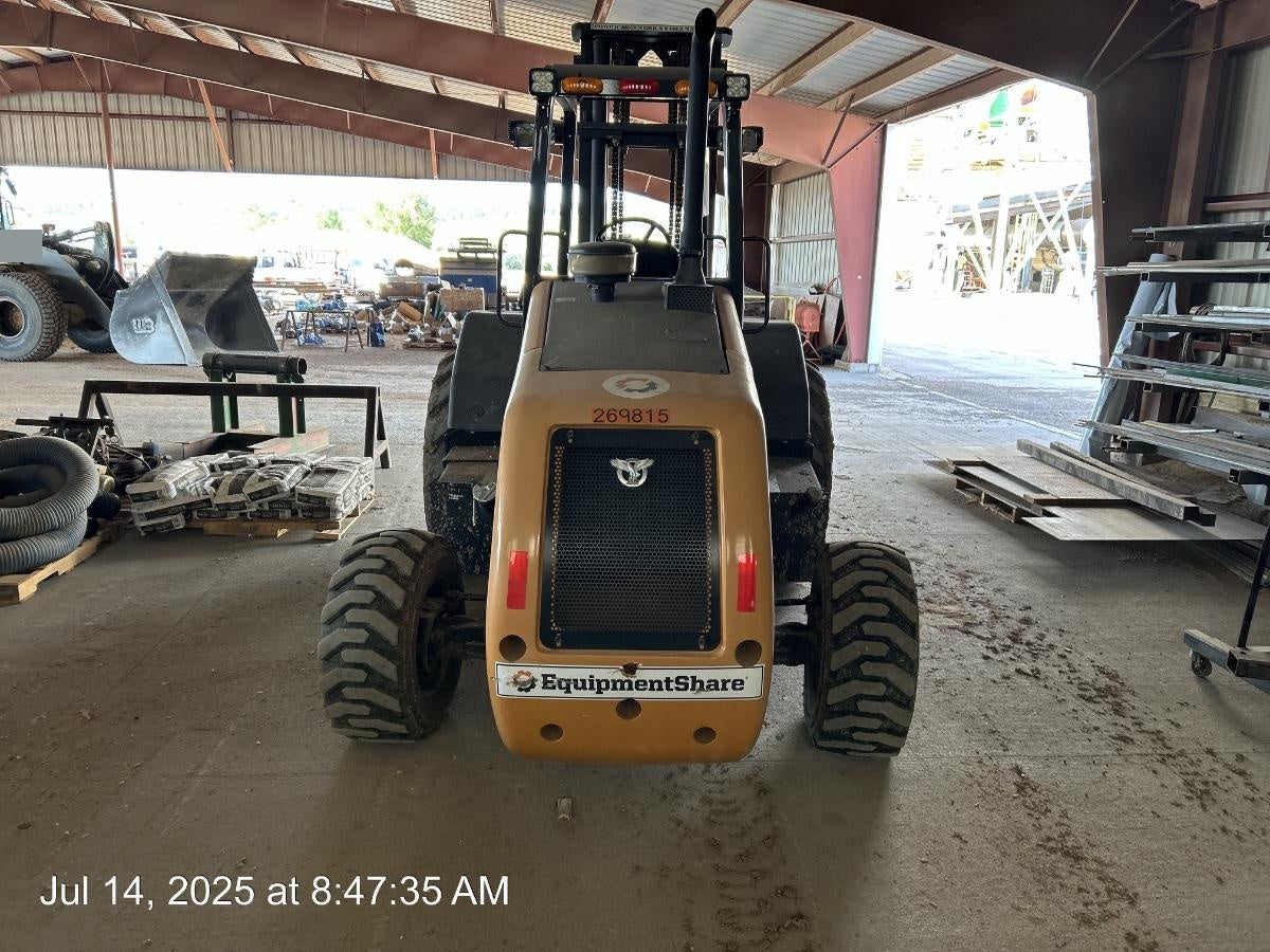 2023 CASE 588H