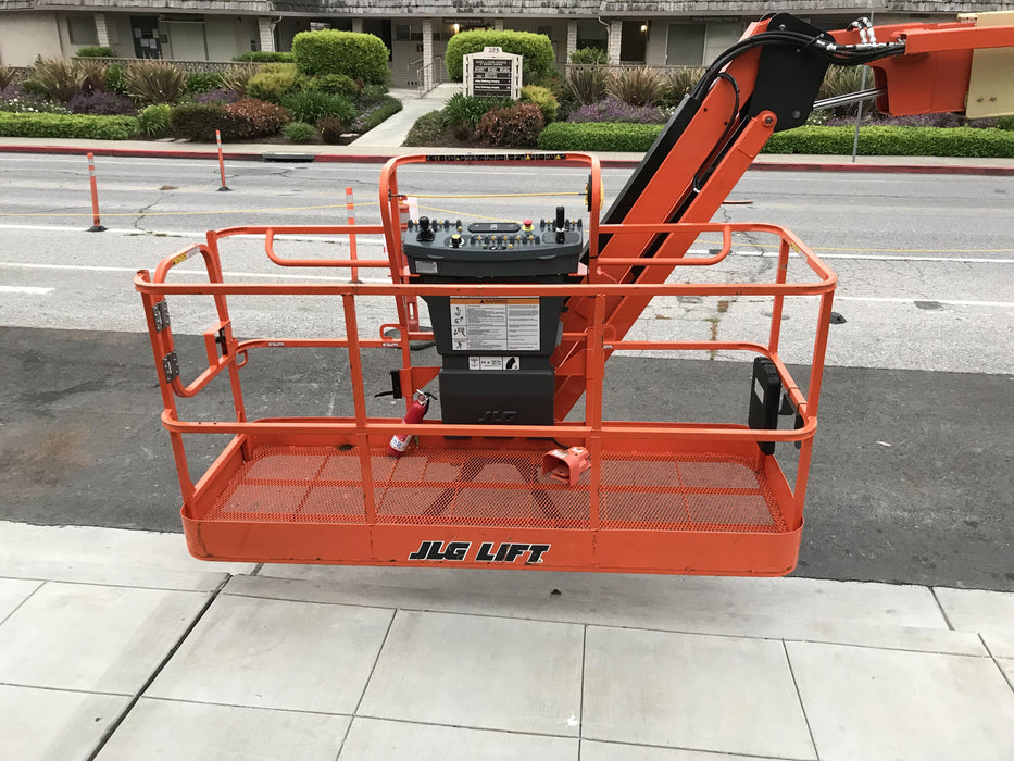 2020 JLG 800AJ