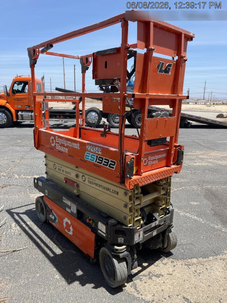2022 JLG ES1932