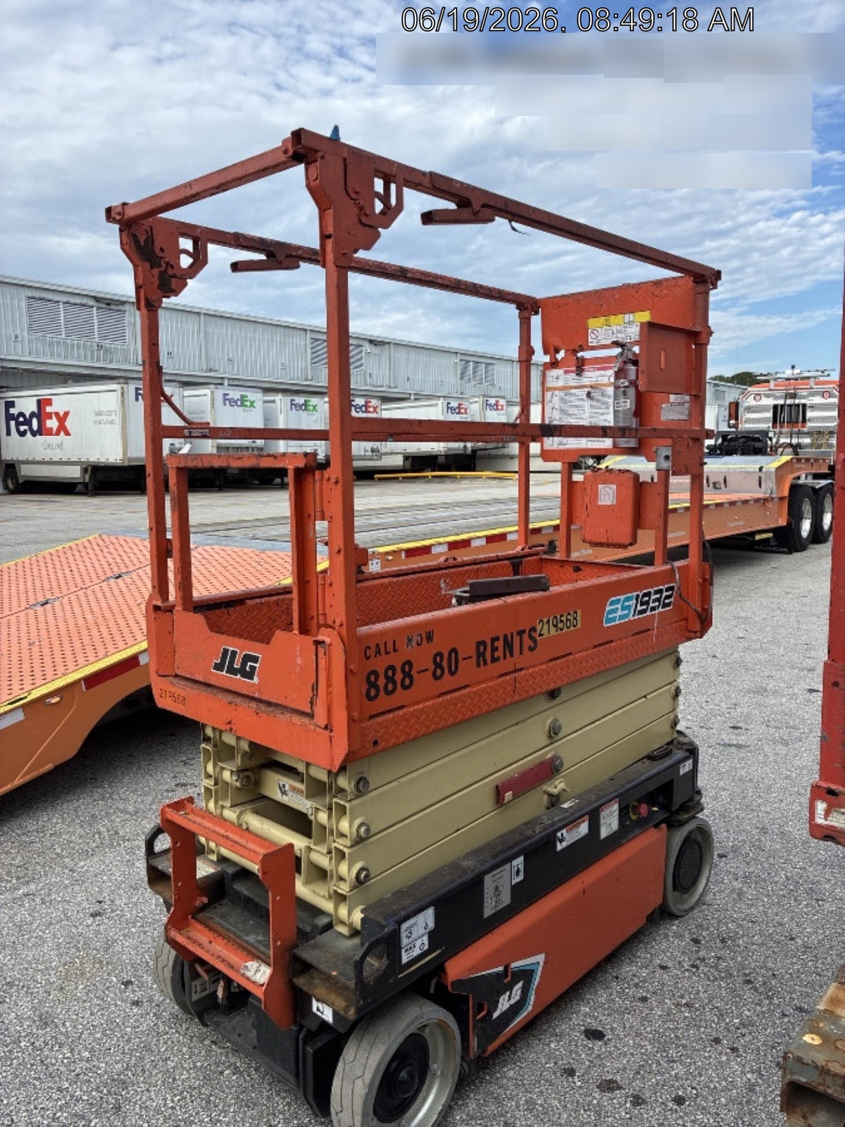 2022 JLG ES1932