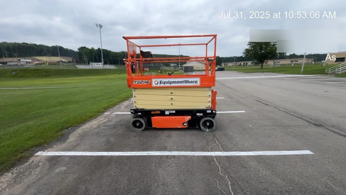 2021 JLG R3246