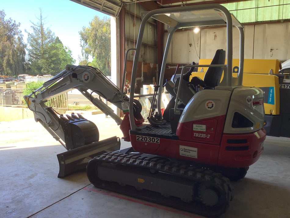 2022 TAKEUCHI TB235-2R