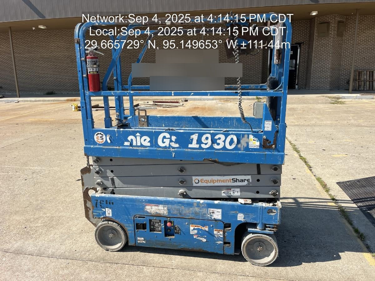 2017 Genie GS-1930 Genie GS-1930 Lift w/Fixed Rail and Chain Entry