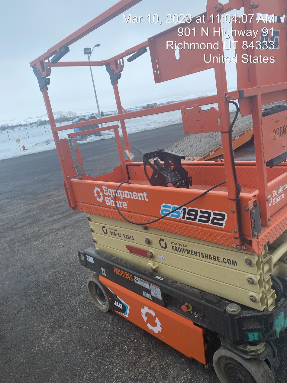 2023 JLG ES1932
