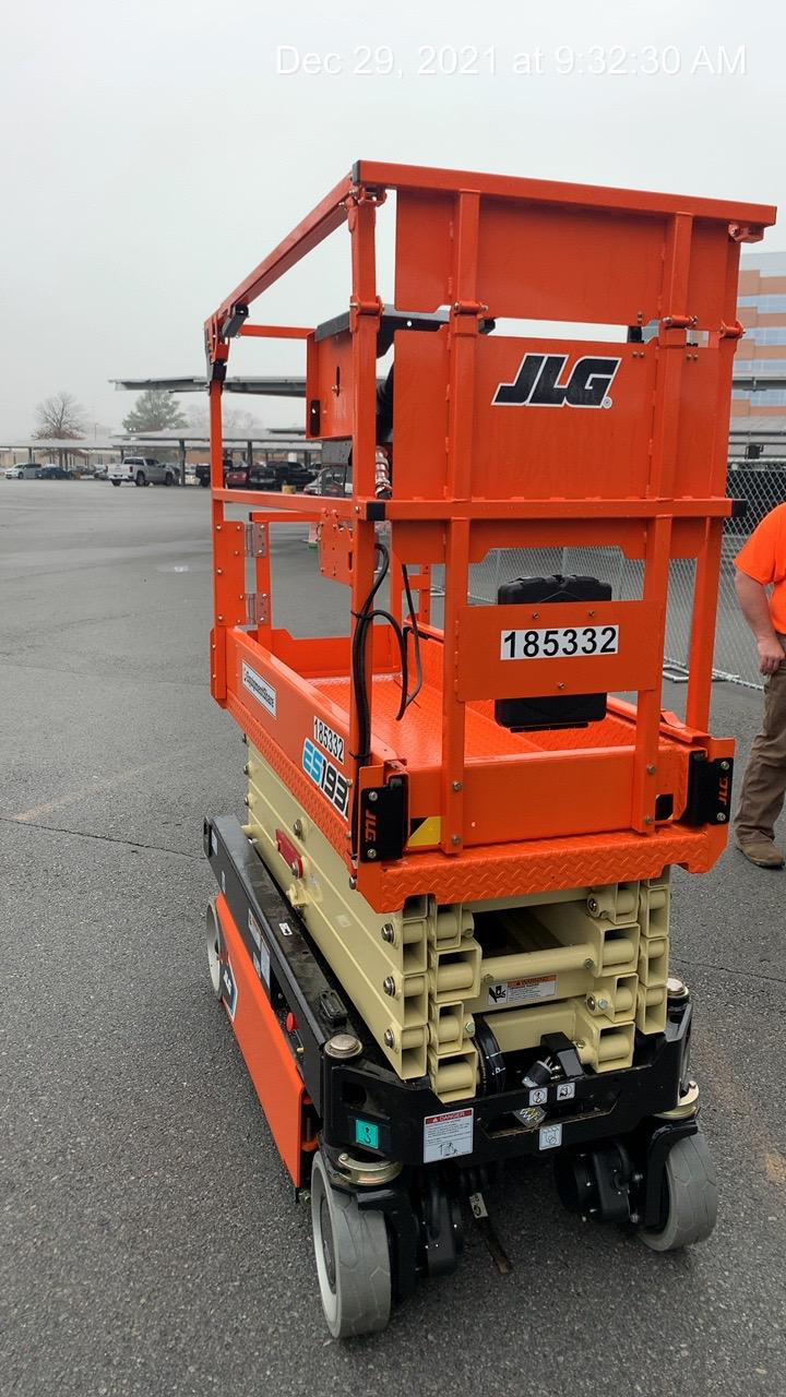 2021 JLG ES1932