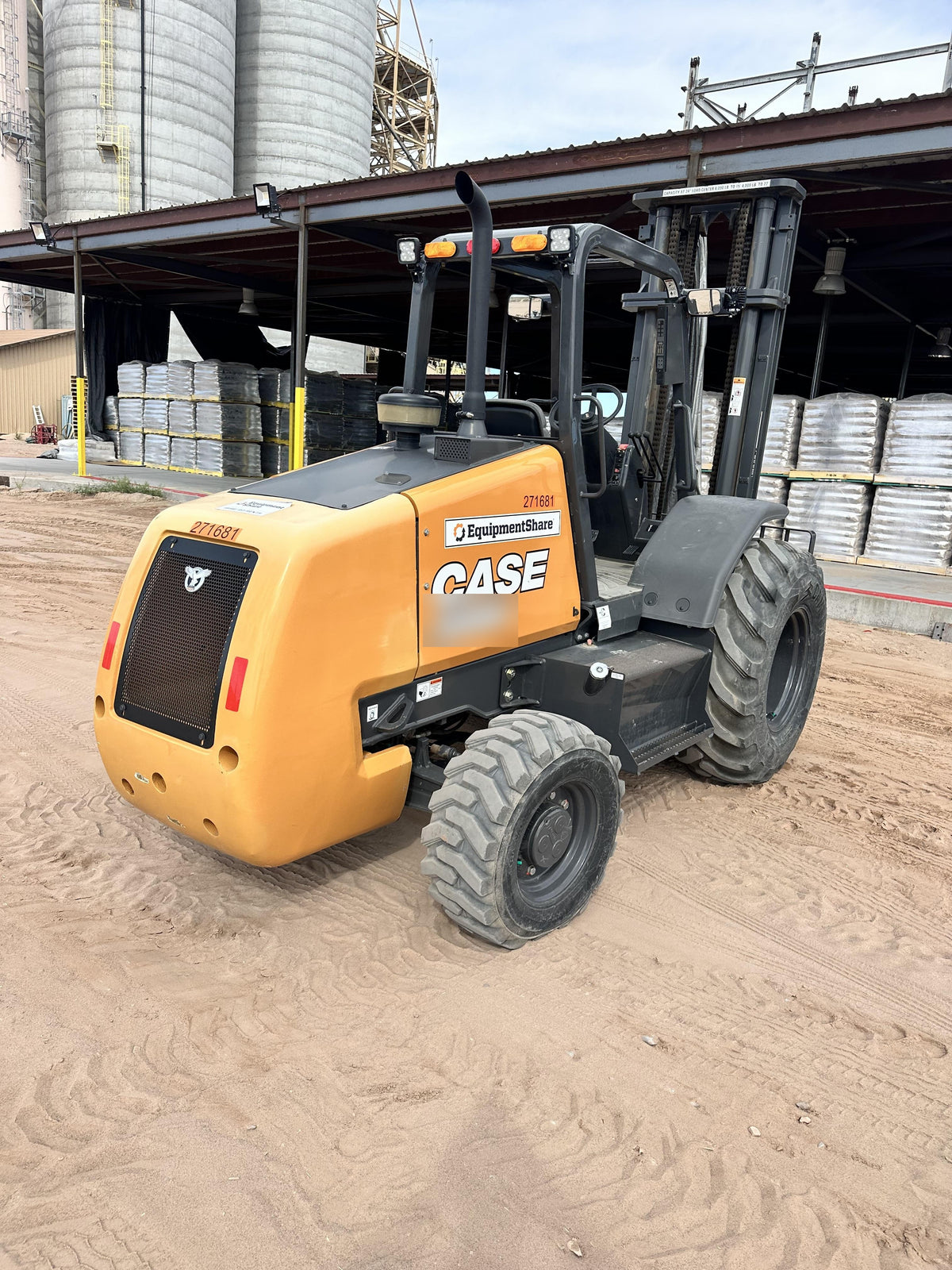 2023 CASE 588H