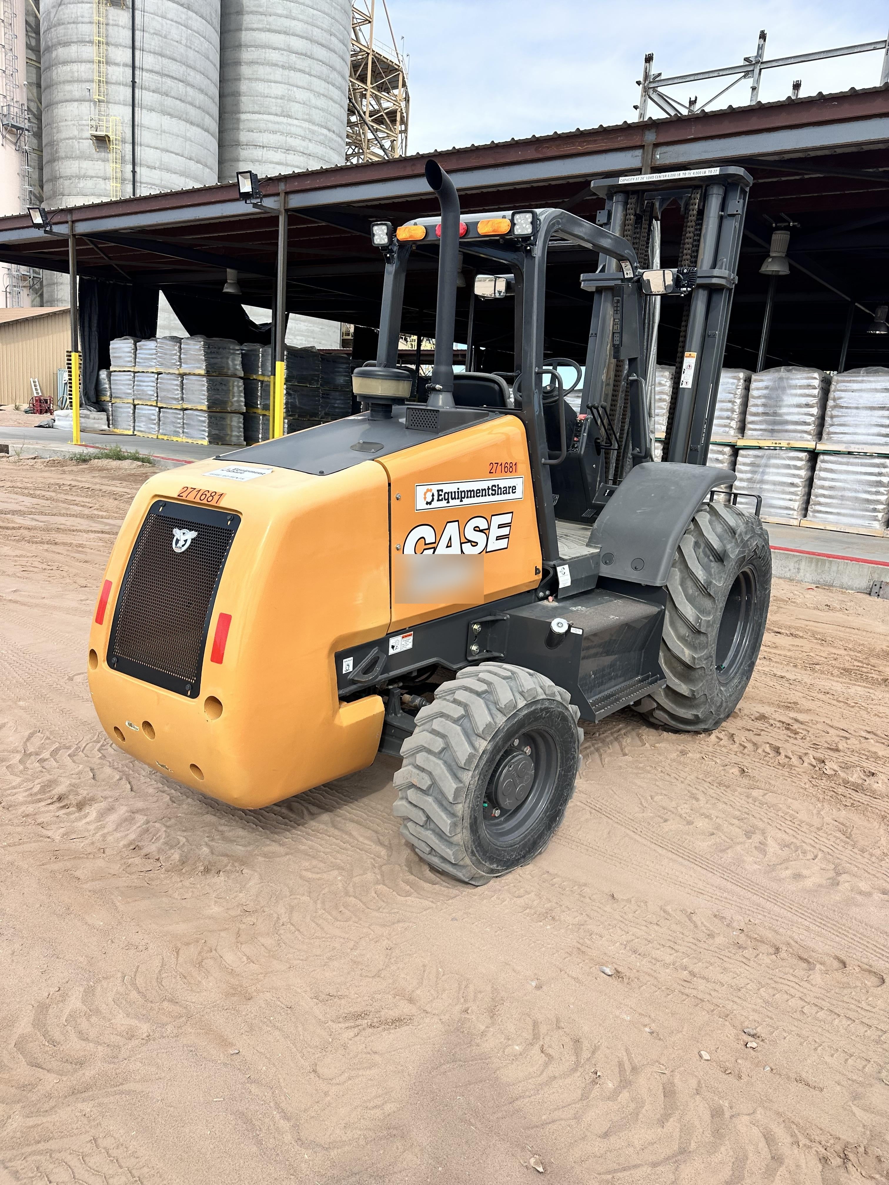 2023 CASE 588H