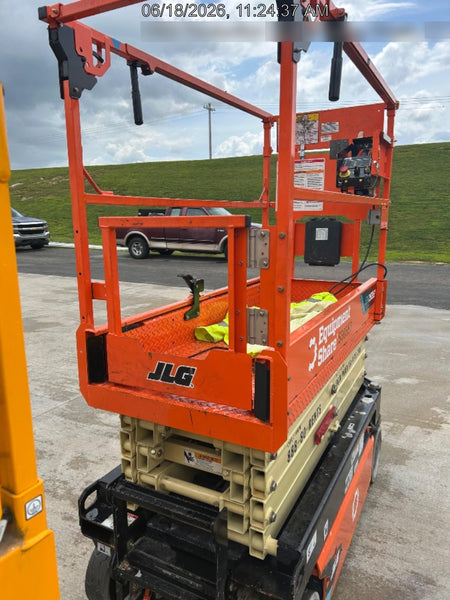 2025 JLG ES1932